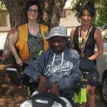 Saïd Hassini entouré de Amélie Pringer, présidente du Lions et de Sophie Mazelin, présidente Rotary