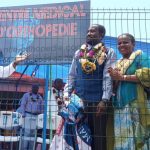 Autour du médecin, Issa Abdou et Anchya Bamana pour inaugurer le centre d’orthopédie