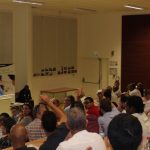 Nombreuses questions dans le public