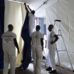 Mise en place d’une tente de confinement aux urgences pour accueillir les malades