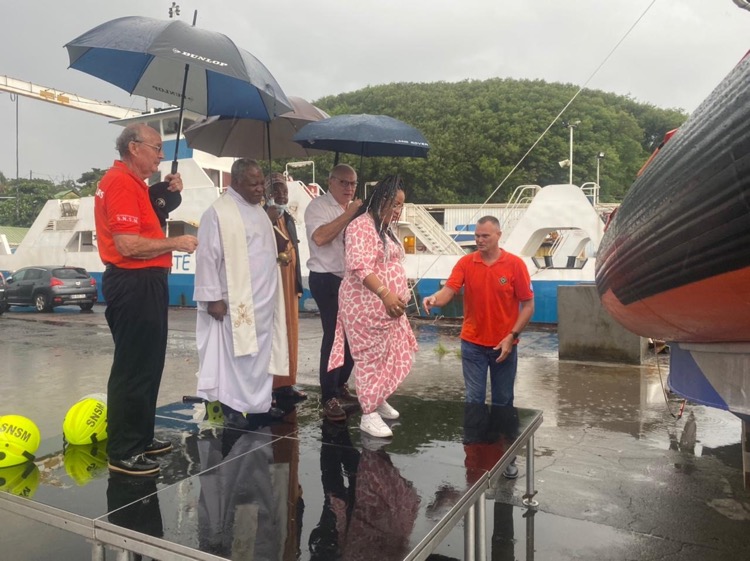 Baptême de la nouvelle vedette de sauvetage en mer, un service qui doit  encore trouver sa place à Mayotte - JDM