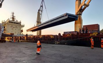 Arrivée à Mayotte du pont de secours de Dzoumogné : « on travaille un pont après l’autre »
